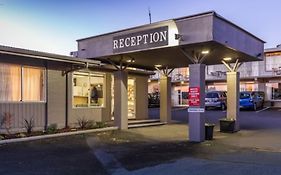 Twin Peaks Lakeside Inn